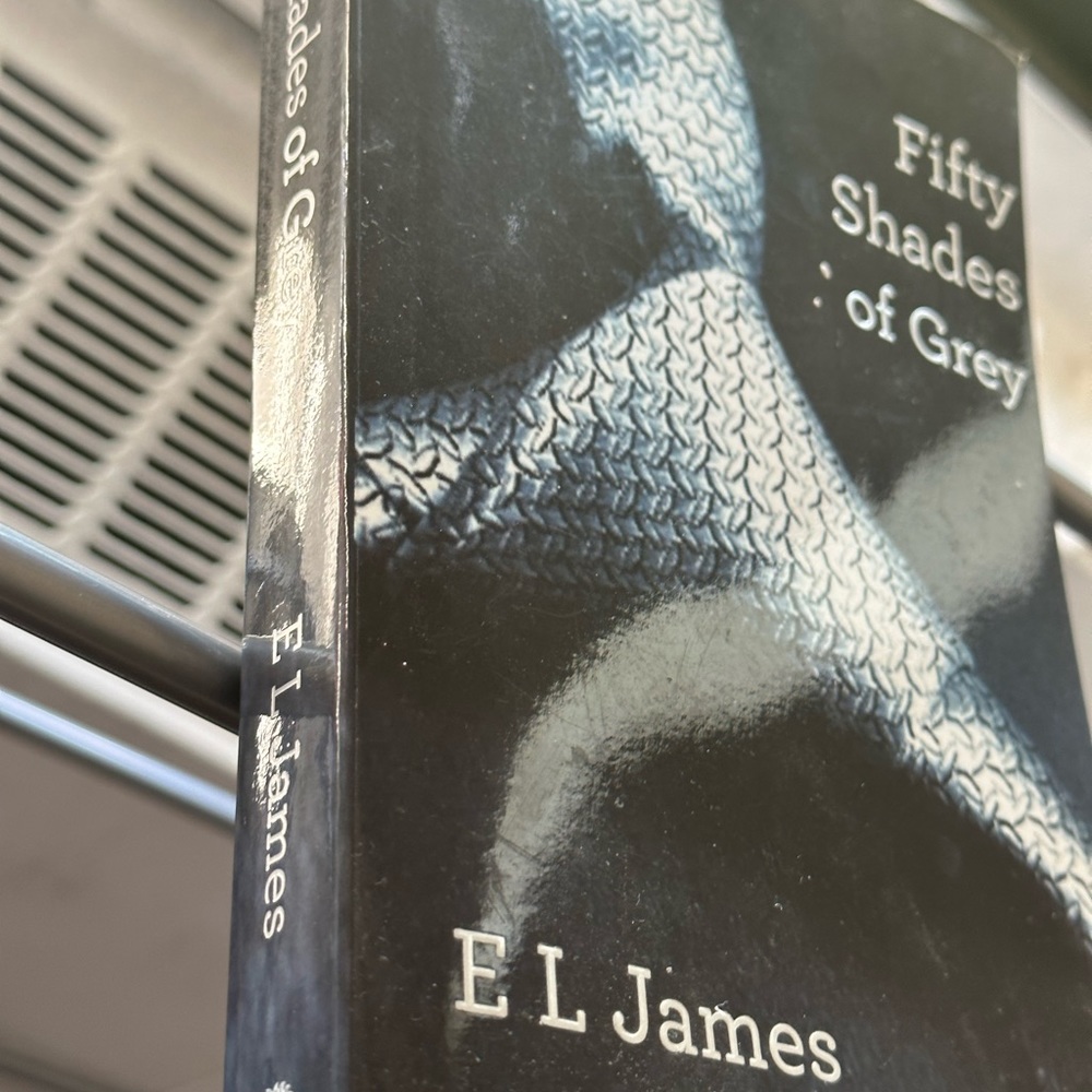 BOOK SALE - Picture 6 of 7